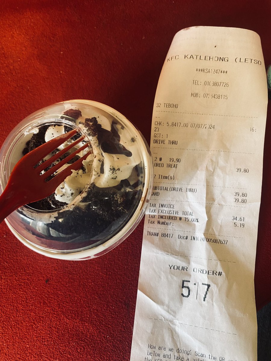 Lee21982716's tweet photo. KFC Motse Wa Lijane is the worst. One day it has no sauces, other days no salt or serviettes. Today, they made my toddler and I eat ice-cream with forks. Explain for 10marks 😭🫠 @KFCSA https://t.co/DqxUSvMRXh