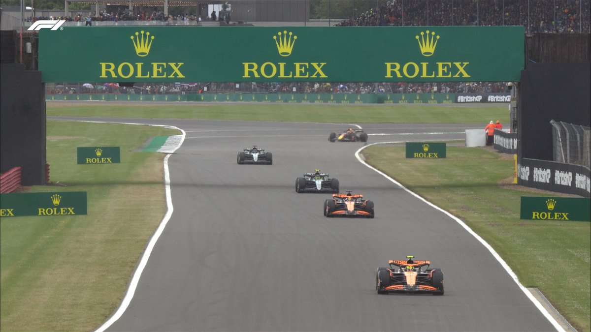 F1's tweet photo. LAP 22/52 

TOP 5
Norris 
Piastri
Hamilton
Russell
Verstappen

The rain has eased but more is on the way! 

#F1 #BritishGP https://t.co/OsEH40SpzB