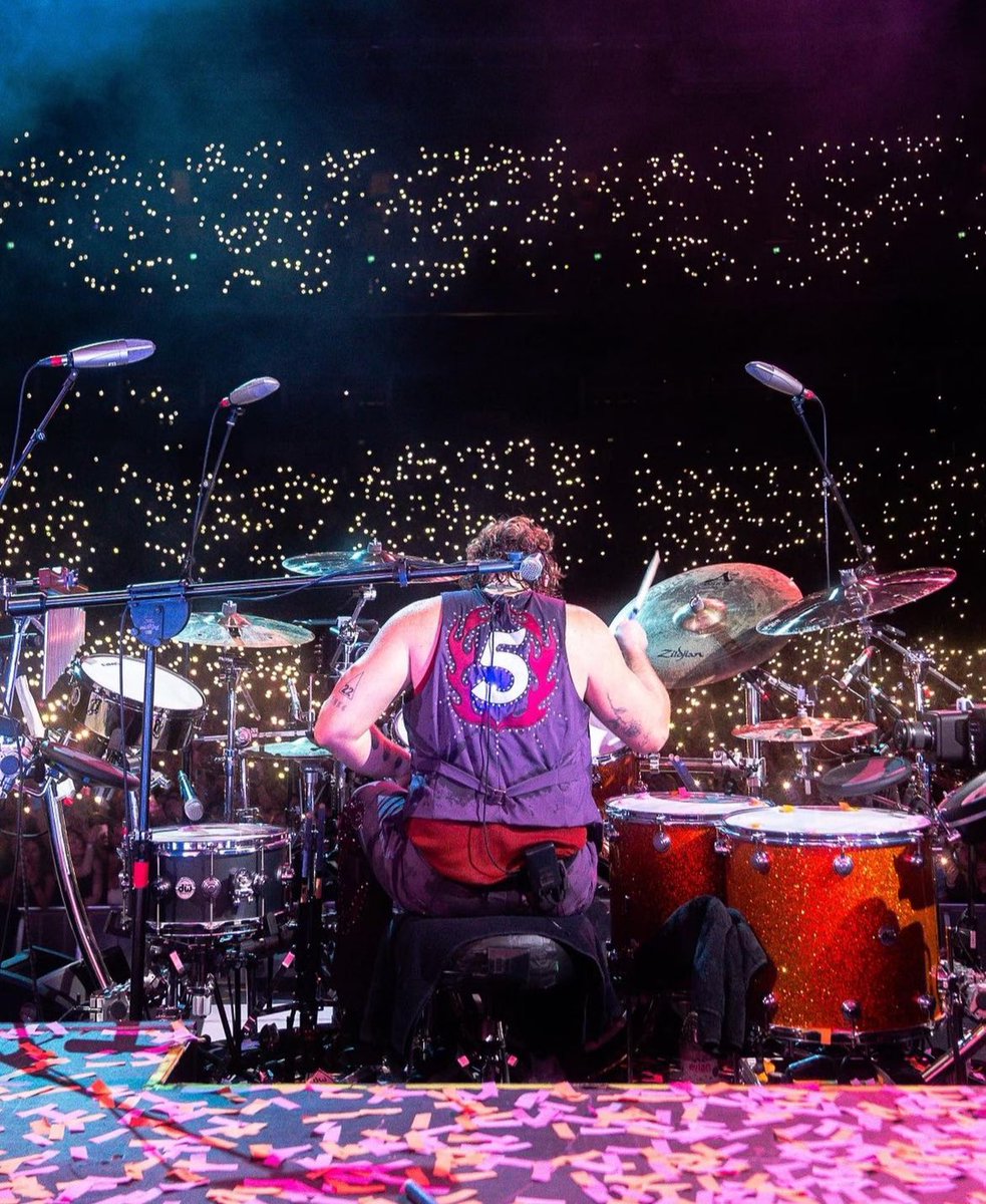 Tha5SOSFamily's tweet photo. Happy 30th birthday to our favorite drummer!!❤️

We love you @Ashton5SOS !!! https://t.co/2XyLVWjtEM
