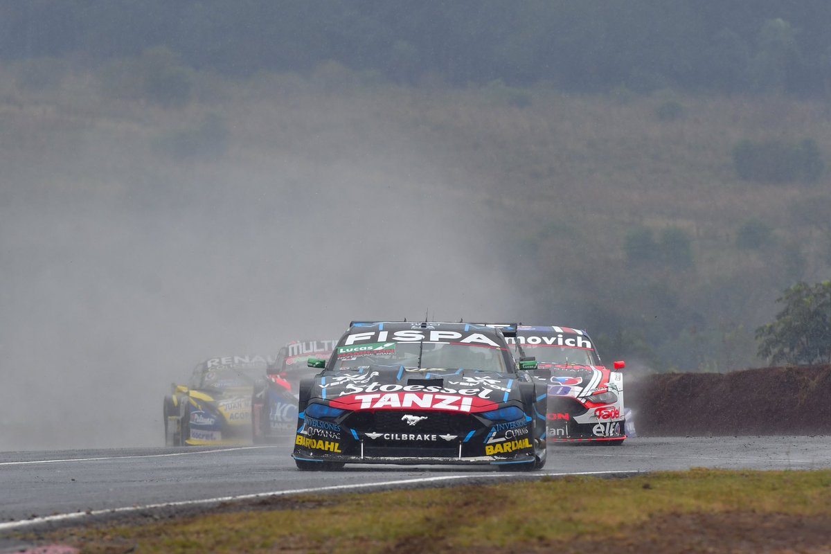 actcargentina's tweet photo. El TC y la lluvia 🌧️😍 

📸 Prensa ACTC https://t.co/ytde0jeQC6