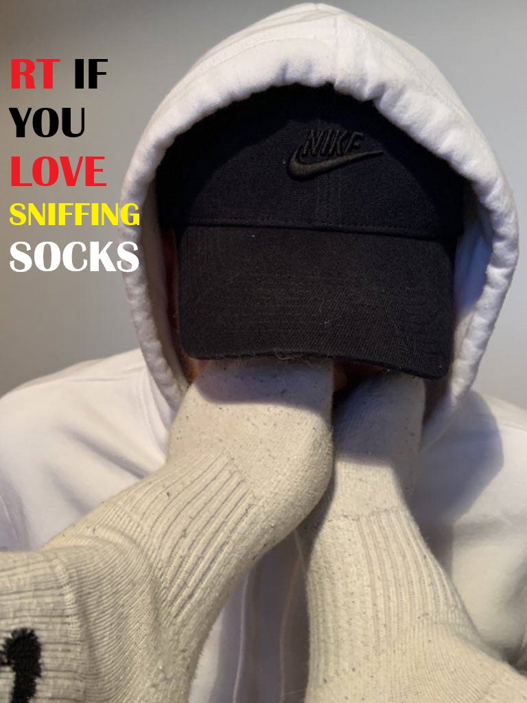 FeetSoxSneax's tweet photo. Who doesnt love the smell of well worn socks 🤤👃

#malefeet #rt #socks #sniff #inhale #smell #whitesocks #gayfetish #gayfeet #footfetish https://t.co/CLFNbh750N