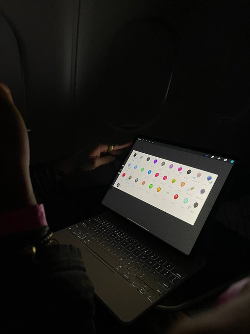 TotemEcosystem's tweet photo. Working on XOiDs even in the sky💻 https://t.co/G9SOSwGfty