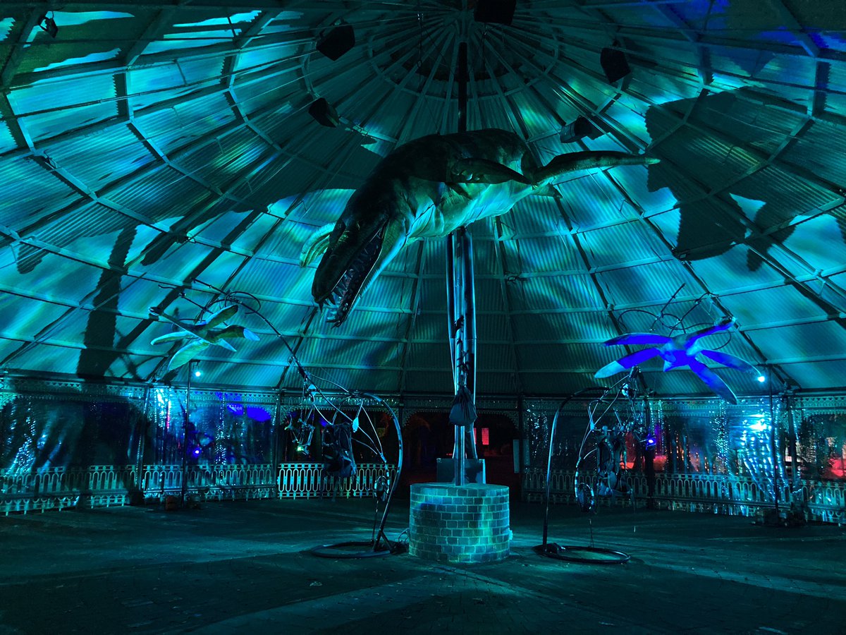SuzeSchulz's tweet photo. Great night at the zoo. 🦖🦕 https://t.co/FwzcsPSvaH