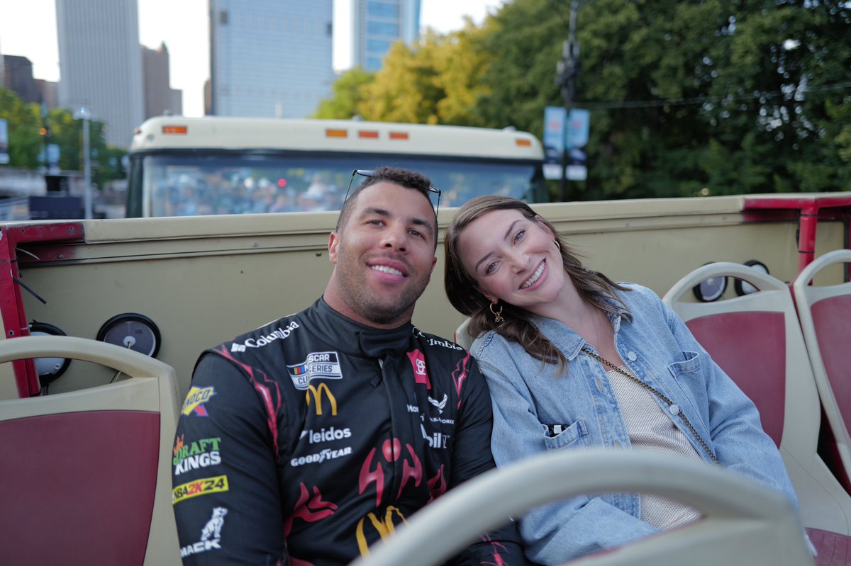 BubbaWallace's tweet photo. Chicago so far, race day ready 👊🏾 https://t.co/6O7sKvvilB
