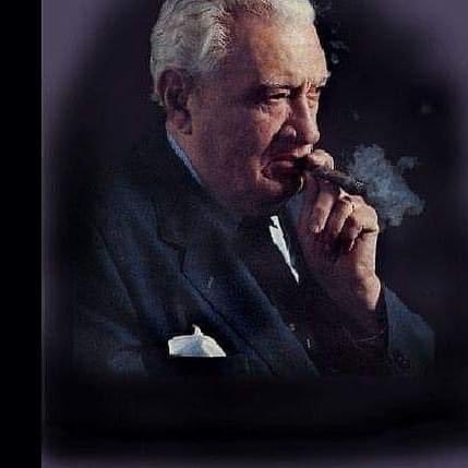 AplatanaoNews's tweet photo. Hoy se conmemora 112 años del natalicio del ícono del periodismo dominicano y continental, #RafaelHerrera, director histórico del ⁦@ListinDiario⁩, brillante editorialista y gran motor para la solución de problemáticas con oportunas propuestas y mediaciones. 
#AplatanaoNews https://t.co/YHv3EgqUA6