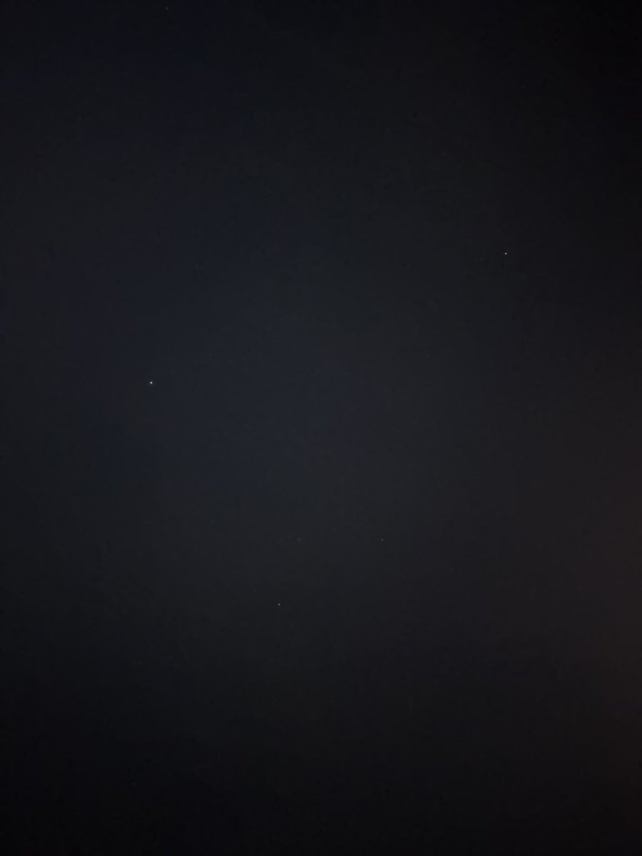 bluen3150_7's tweet photo. 一応撮れた
夏の大三角形
光る星の流れるフィクション
いまは解けない2人のフィクション
#七夕2024
#七夕
#夏の大三角
#AEUI
#AEUI
#AEUIの日 https://t.co/zC9YZKMkuk