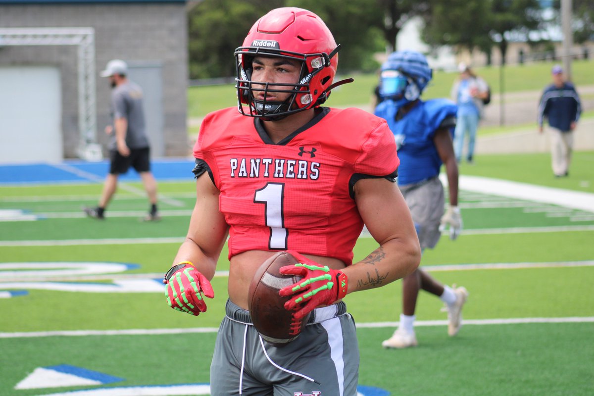 PrepRedzoneOK's tweet photo. ICYMI: Our Complete @Pauls_ValleyFB Team Preview, Featuring Player Spotlights On:
@cadenknighten 
@jon_grimmett 
@jorge_fabela3 
@Olguin6Noah_ 
@perry_tanner03 
Plus Much More Inside!
👇🔗FULL PREVIEW🔗👇 #OKPreps 
https://t.co/nFD0h1dsHv https://t.co/2LQEo8wnsJ