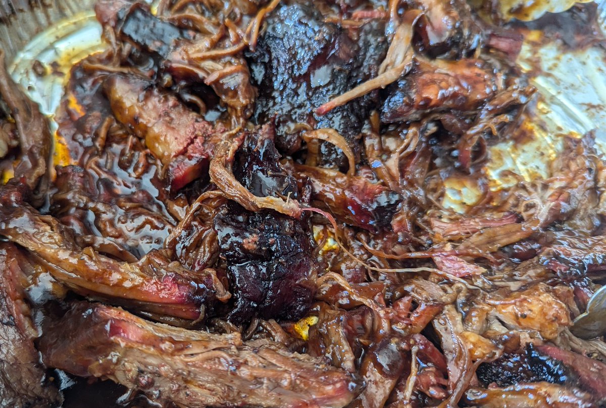 jayclark0106's tweet image. Pulled lovely 😍🔥😋 #Brisket #Pulled #RustyRocket #TikiBBQ #Meat hade #BBQ sauce too 😲