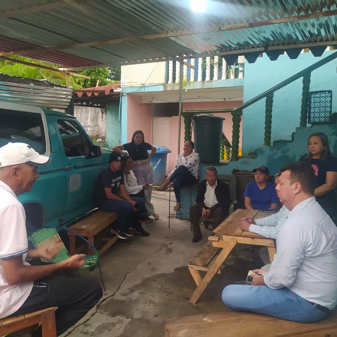 UNTinaquillo's tweet photo. #6Jul | Visita Técnica a testigos, conversando sobre la Organización y trabajo para la Victoria del #28Jul

#SiempreFirmes #Unidadyvotoxvzla https://t.co/SuIFn4wxzT
