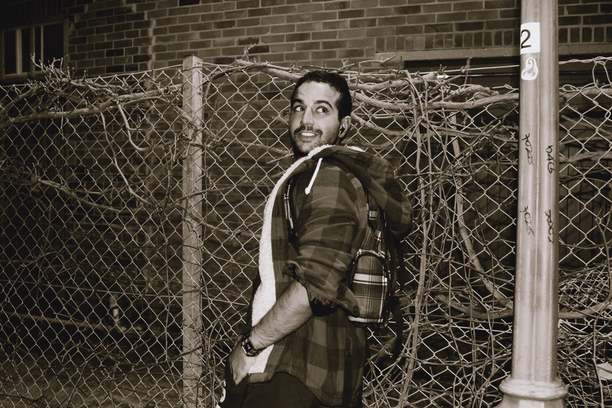 "كسى را به عنوان شريك عاطفى انتخاب كن، كه بتوانى با او به جنگ بروى". اين جمله از عهد عتيق شايد به صورت تحت اللفظى خيلى جدّى گرفته شده است. 
من بر اين باورم كه ترجمان عملكردى تر اين نقل قول شايد اين باشد:

•كسى را انتخاب كن كه بتوانى با او در يك مناقشه، شانه به شانه حركت كنى، تا