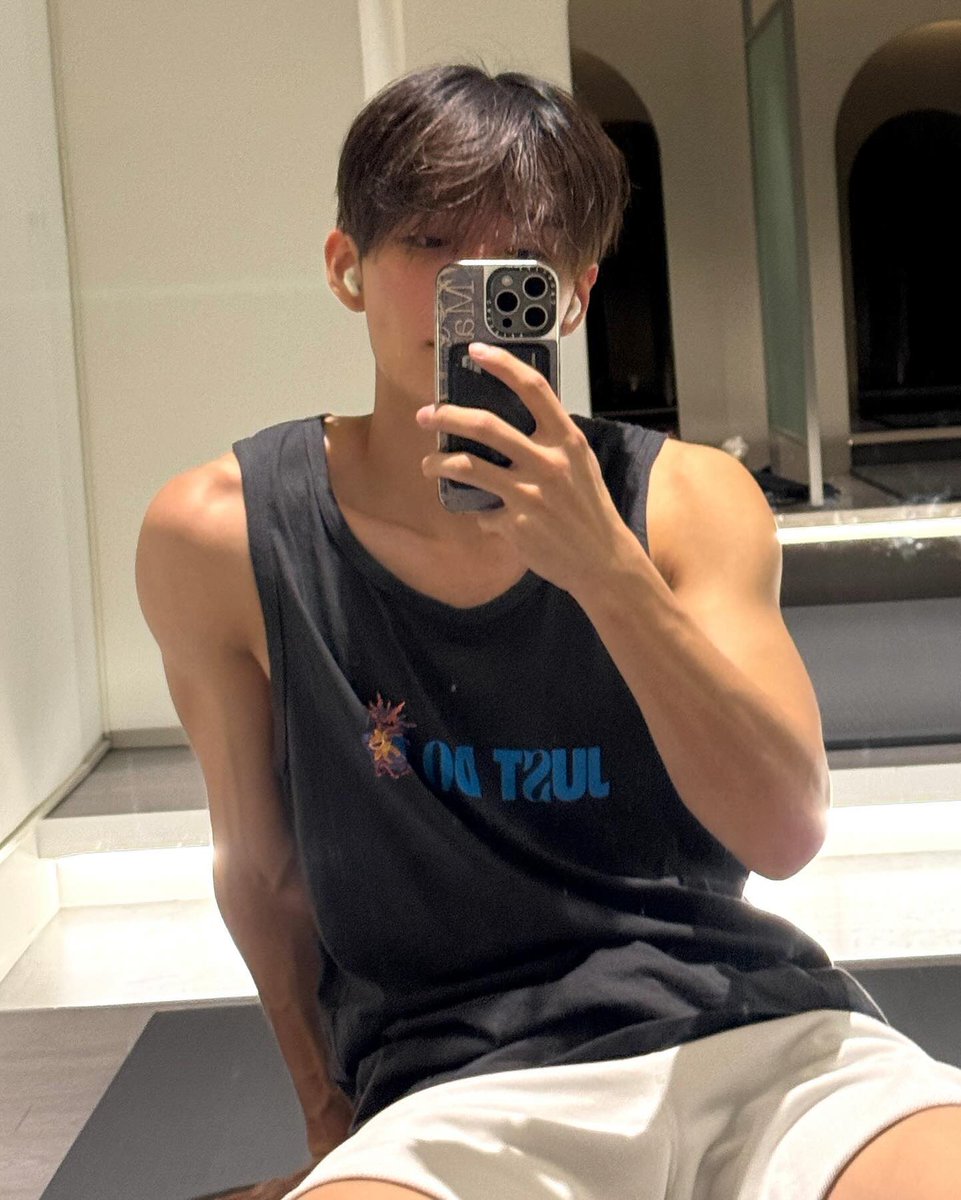 그러니까 나는 김승훈이 남자란 사실이 믿기 힘들엇던 것 같아..