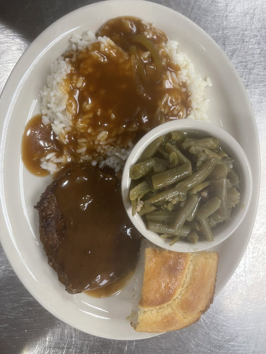 liveoaksgolf's tweet photo. Them good ‘ol Sunday mornin bells are ringin everywhere and the #DinnerBell is ringin at #ROOSEVELTS for our #SundayPlateLunch featuring #FriedChicken or #HamburgerSteak w/ #MashedTaters #Greens #BlackeyedPeas #MacandCheese #GreenBeans and more! Call 601-982-1231 #ToGo https://t.co/mMiv4GATi0