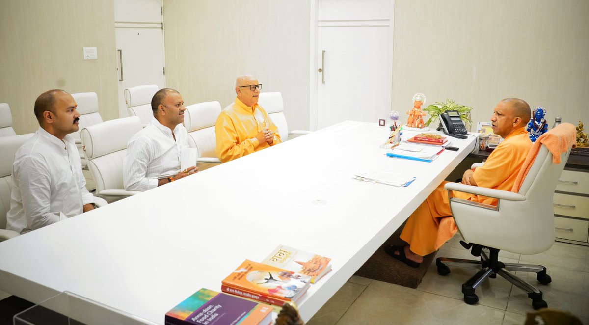 Yogi Adityanath Office (@myogioffice) on Twitter photo मुख्यमंत्री श्री <a href="/myogiadityanath/">Yogi Adityanath</a> जी महाराज से आज लखनऊ में पूर्व सांसद श्री गोरखनाथ पाण्डेय जी, उनके पुत्र श्री संजय पाण्डेय जी और श्री विष्णु पाण्डेय जी ने शिष्टाचार भेंट की।
<a href="/GNPandeyMP/">Gorakhnath Pandey Ex MP ( मोदी का परिवार)</a> मुख्यमंत्री श्री <a href="/myogiadityanath/">Yogi Adityanath</a> जी महाराज से आज लखनऊ में पूर्व सांसद श्री गोरखनाथ पाण्डेय जी, उनके पुत्र श्री संजय पाण्डेय जी और श्री विष्णु पाण्डेय जी ने शिष्टाचार भेंट की।
<a href="/GNPandeyMP/">Gorakhnath Pandey Ex MP ( मोदी का परिवार)</a>