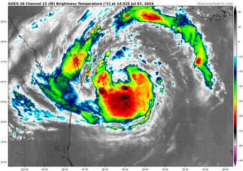 apbellard's tweet photo. It's been a hot minute since we've had to storm prep. Now we see just how fast Beryl can intensify. https://t.co/HonMT65dMz