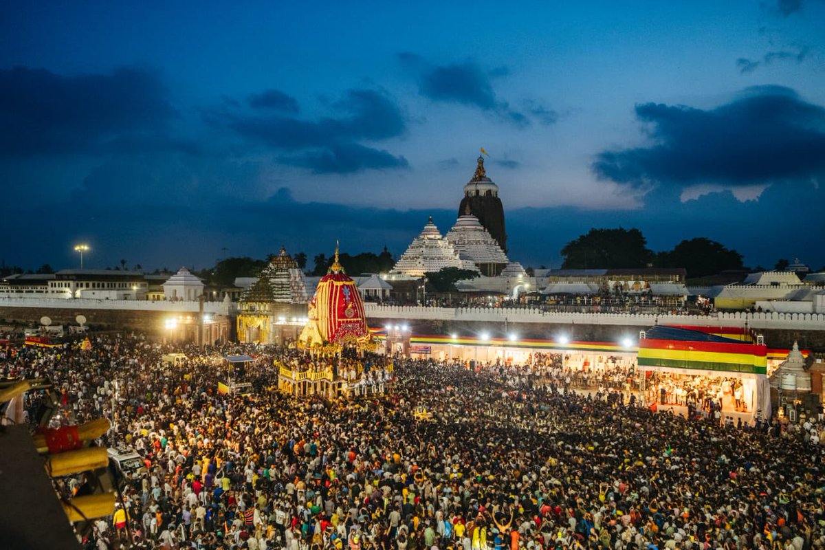 JagannathaDhaam's tweet photo. ଅତ୍ୟନ୍ତ ଭାବ ବିହ୍ୱଳ ପରିବେଶରେ ବଡ଼ ଦାଣ୍ଡରେ ଶ୍ରୀବିଗ୍ରହଙ୍କ ରଥ ଟଣାର କିଛି ମନୋରମ ଦୃଶ୍ୟ I

#RathaYatra2024 #JaiJagannatha https://t.co/NivUUrbQ0e