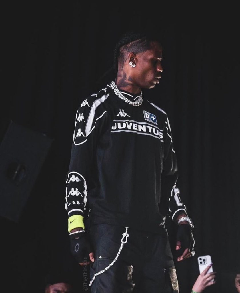 Travis Scott x Juve 98 Kappa 🔳 Again repping Juventus whilst on