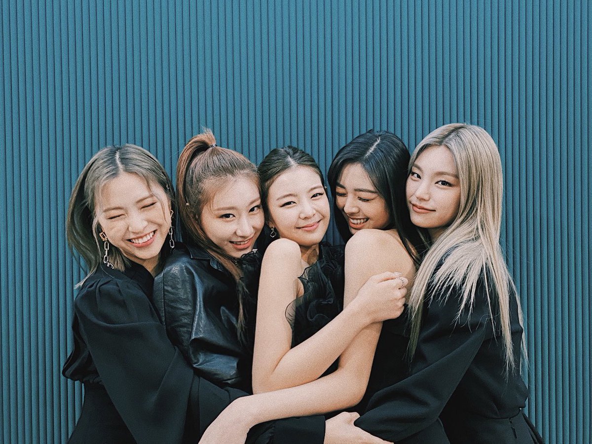 onlyforRyujin's tweet photo. ITZY OT5 LIVE TOMORROW LIA COMING BACK TOMORROW🤞😭 https://t.co/F84ewVW3cy