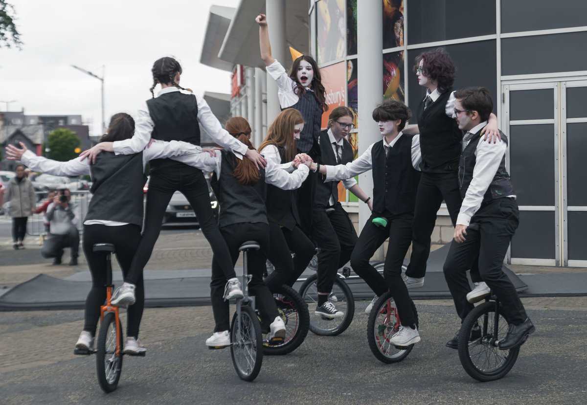 ISACSIreland's tweet photo. ✨Circus Explored | Cruinniú na nÓg

Here are a few images of our Young Circus Explored wayfarers at Carnival of Colours last weekend in Derry @IYSCircus @circusful. #SharedIsland #CruinniúnanÓg #DareToCreate 
@creativeirl @DeptCultureIRL https://t.co/5k2iIPhwAs