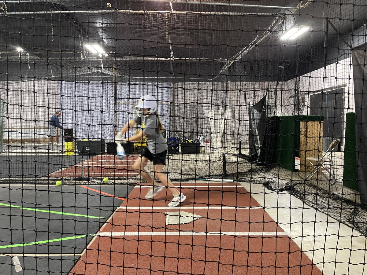 erikmoen83's tweet photo. The work continues! #getbetter #workhard  #triplethreat #softballslapper https://t.co/jsj4bApKny