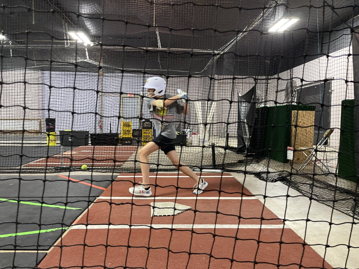 erikmoen83's tweet photo. The work continues! #getbetter #workhard  #triplethreat #softballslapper https://t.co/jsj4bApKny