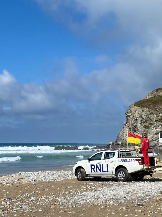 my second <a href="/skksummerexch/">Soukoku Summer Exchange • Completed</a> fic is for fish_writes_words_and_stuffs over on ao3!! 

this time I wrote an AU with mer!dazai and lifeguard!chuuya, I hope you like it! 💕

>> archiveofourown.org/works/57141241…