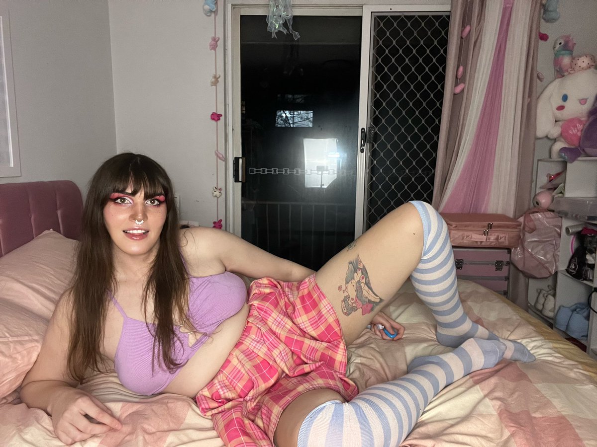 AndromedaDead's tweet image. Need a cuddle buddy, it’s cold at winter time 🥶🥺💕