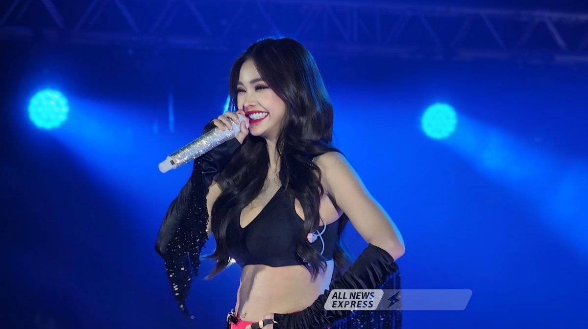 ALLNewsEXPRESS1's tweet photo. พี่ฟ้าก็ซิ่งเกิ๊นไป๊ #อิงฟ้าวราหะ on stage “โคตรซิ่ง : Lifestyle Party & Entertainment” งานปาร์ตี้อันดับ 0.5 ของประเทศไทย เปิดตี้สุดซิ่งชวนสะดิ้งกัน
#โคตรซิ่ง2024 #CodeZinggg
#อิงฟ้ามหาชน
#อิงฟ้าโคตรซิ่ง
#EngfaWaraha https://t.co/vzwBTSpx2a