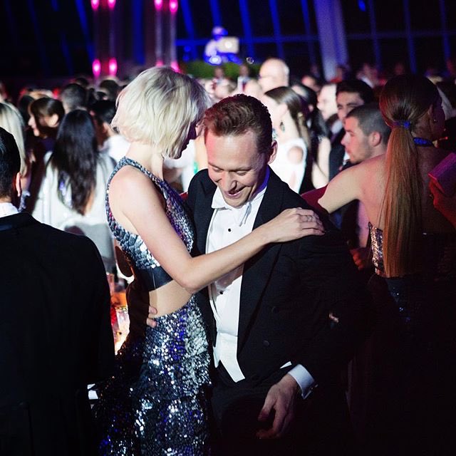 KingofPopTweets's tweet photo. That time Swift went to MET gala without her boyfriend Calvin Harris, she picked up Loki. 😂 https://t.co/7wG1od2Vdq