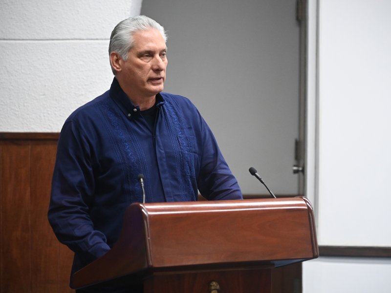 | <a href="/DiazCanelB/">Miguel Díaz-Canel Bermúdez</a> en el VIII Pleno partidista: “Los tiempos no son ni de autocomplacencias, ni de inercias que no sepamos romper”

✅presidencia.gob.cu/es/noticias/di…