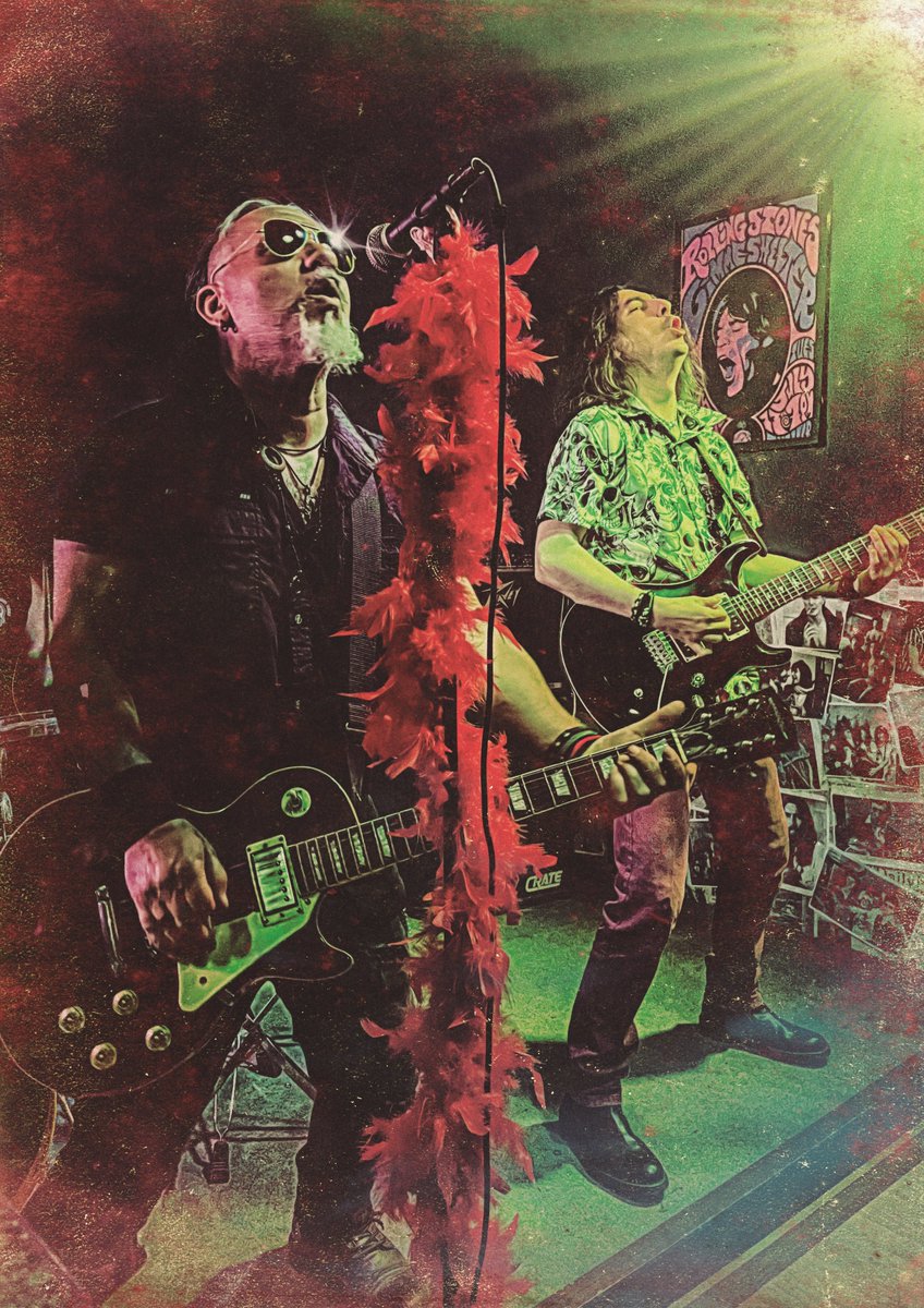 Eladio Ruipérez y Antonio Elzaurdia mano a mano... ante la atenta mirada de Mick Jagger!!
Terminando de grabar el vídeo de Ricky Rock

#dobleesfera #lanuevaeradelrock #rickyrock #2112producciones