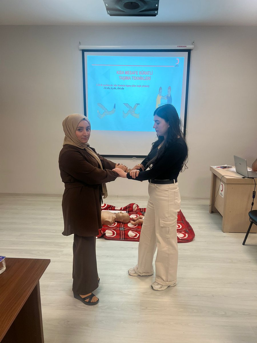 kizilayvan's tweet photo. Türk Kızılay Van İl Şube Başkanlığı İlk Yardım Eğitim Merkezi eğitimleri durmadan devam ediyor. Bilgi için şubemizi arayabilirsiniz. @Kizilay @FatmaMericYlmaz @demiroglu65 @YenerTANIK @ramazansaygili1 @genckizilay https://t.co/qv3FYfFO5m