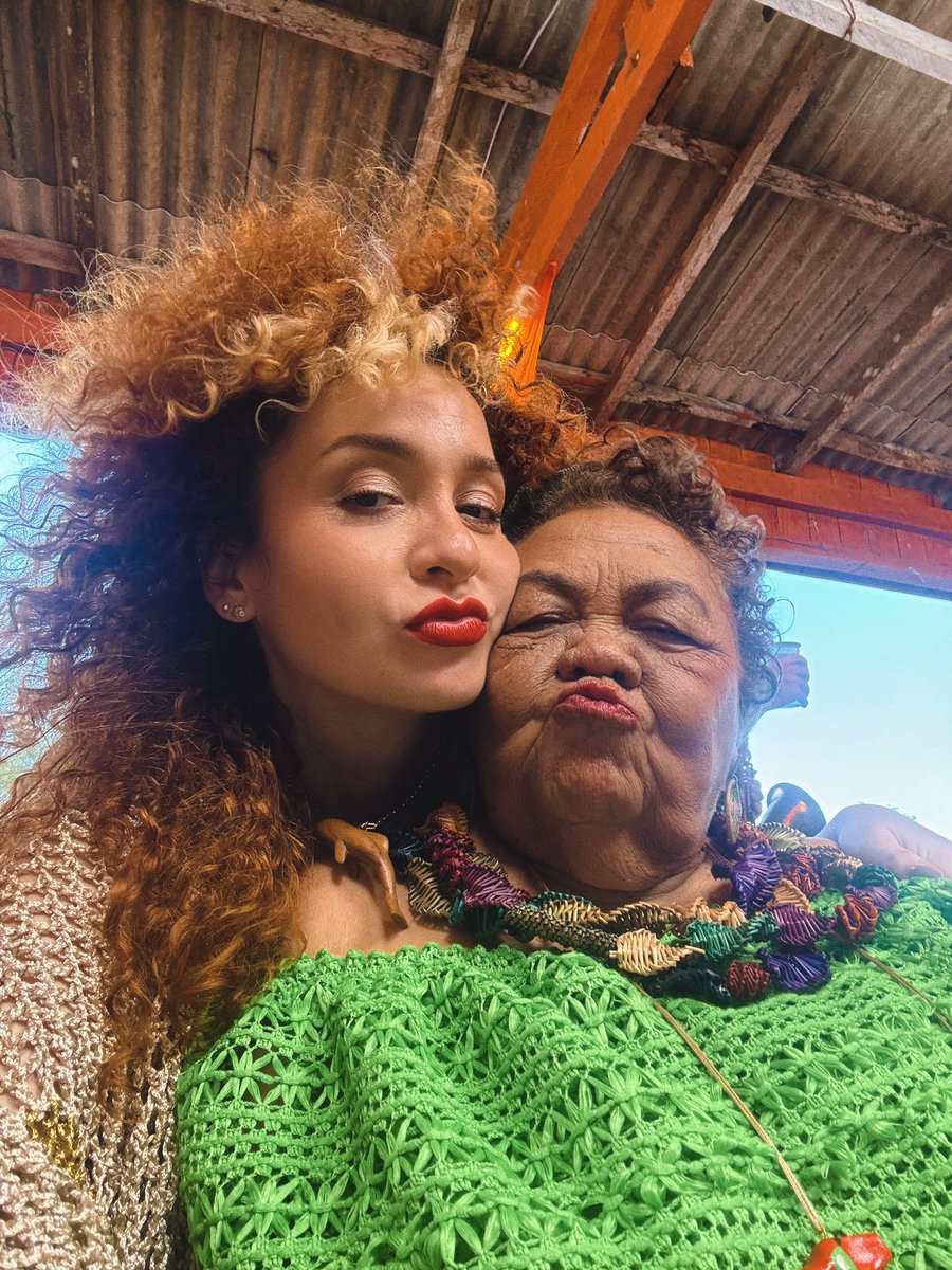 ailamusic's tweet photo. O Pará é um riqueza sem fim. E Onete é um amor antigo, dessa e de tantas outras vidas. Tô muito feliz de fazer parte desse momento histórico da vida de @donaonete ❤️🎥 a gravação do documentário sobre a sua trajetória, que chega logo mais nas telinhas, sob a direção de @minikerti https://t.co/d19r3N0oh9
