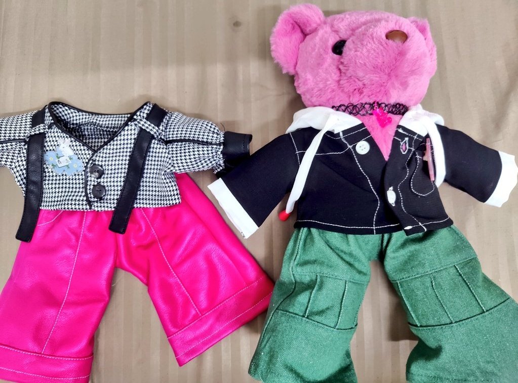 nehabindlish's tweet photo. The little guys have changed into their new attire and they feel all refreshed. Thank you @negacfashion for the cutest merch. I hope @Noeul_lee6 @itsMagenta_ @negacfashion will launch more cute collaborations in the future. 
#LaPrincedeChat #NoeulNuttarat #MagentaBoy #BoNoH https://t.co/0NOJWHjCIJ