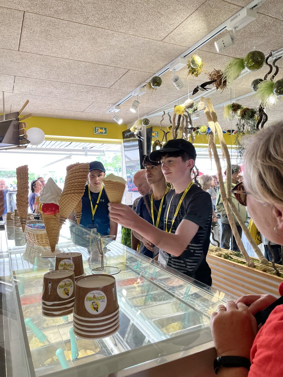 Oathalltrips's tweet photo. Coucou tout le monde! We arrived in La Rochelle, currently basking in the sun enjoying a refreshing ice cream! https://t.co/CzvEIQvm3M