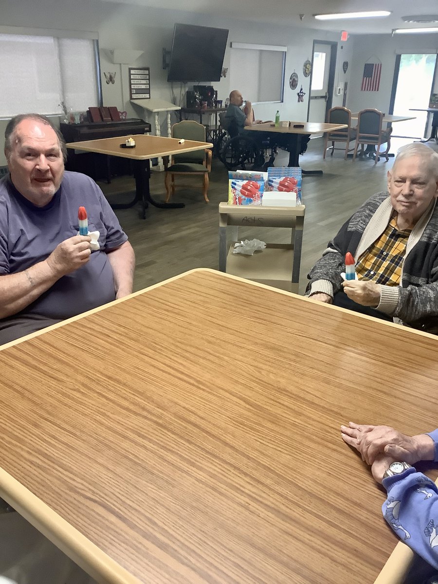 AzriaHealth's tweet image. Enjoying some refreshing @bombpops on July 4th at #AzriaHealthParkPlace! 🇺🇸

#AzriaHealth #BombPops #Popsicle #July4th