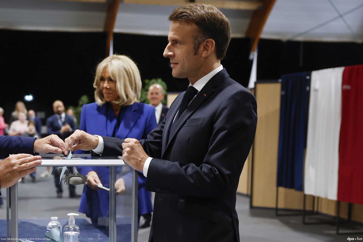 🔴 LIVEBLOG In #Frankreich läuft die zweite Runde der vorgezogenen #Parlamentswahl. Wie stark fällt der prognostizierte Rechtsruck aus? +++ Alle Entwicklungen rund um die #Wahl👉mopo.de/news/politik-w… <a href="/dpa/">dpa</a> via <a href="/mopo/">Hamburger Morgenpost</a>