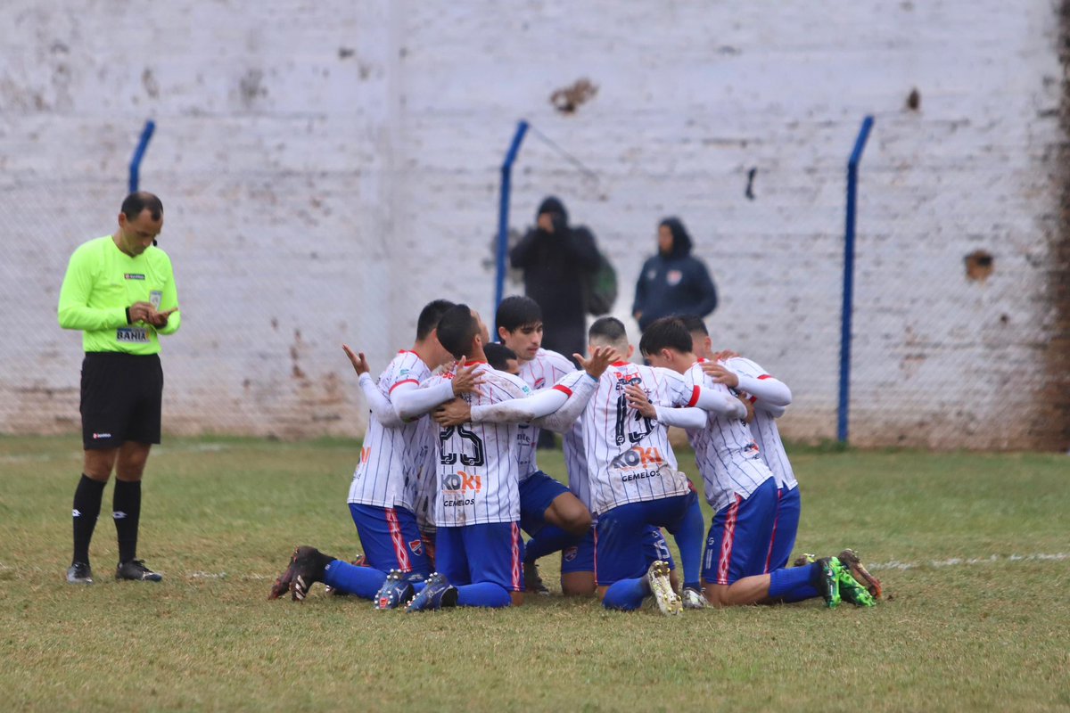 APFPrimeraB's tweet photo. ⏱️ 70’ 

➡️ #3DeNoviembre 4
➡️ #PdteHayes 0

🗓 Fecha 16. 

#APFPrimeraB ⚽️ https://t.co/Fku1RUHU4l