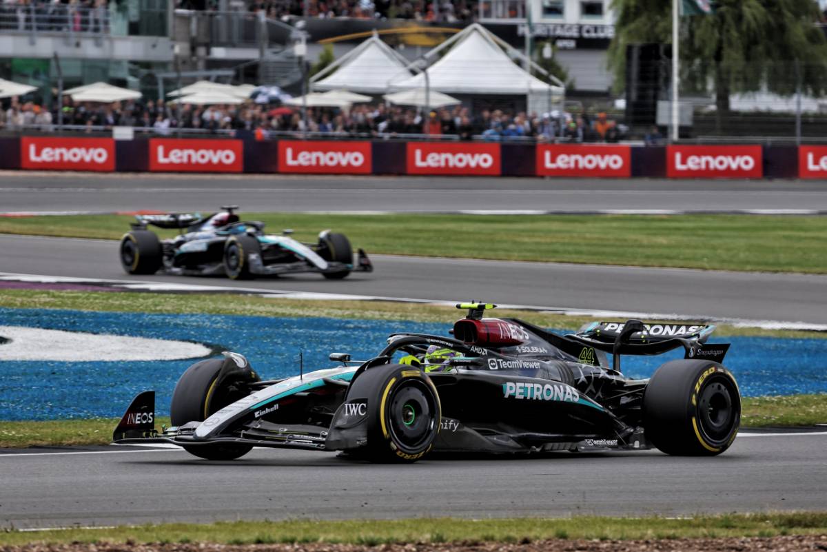 هاميلتون يفعلها في سيلفرستون ويفوز للمرة التاسعة في مسيرته

autosportarabia.com/?p=620380
.
#فورمولا1 #F1
