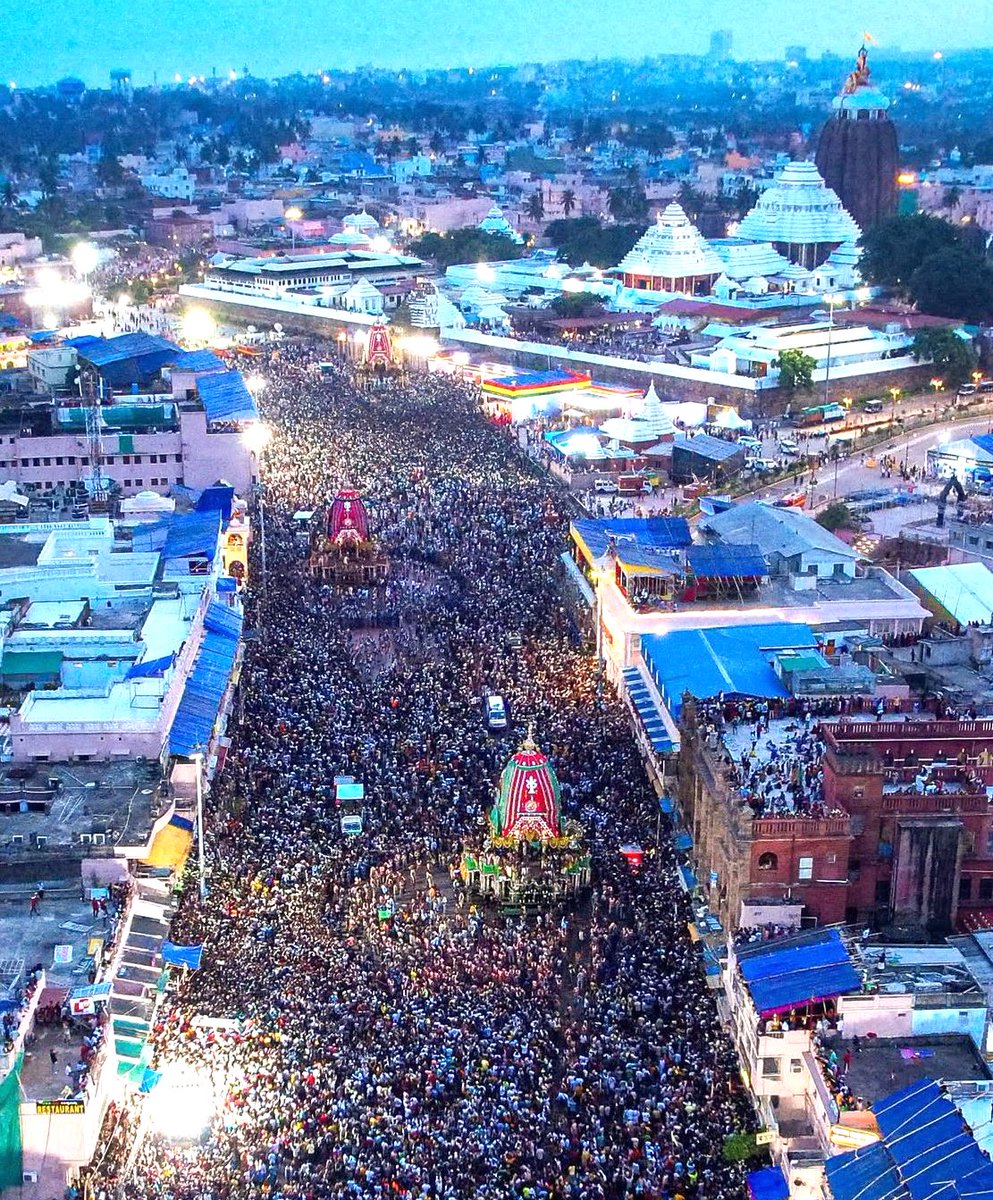 ଘଣ୍ଟ ବାଜୁଛି... ଝୁଲି ଝୁଲି ଜଗା ଆସୁଛି । ଚକାନୟନକୁ ଦେଖି ମନ ପୁରିଯାଉଛି ।

ଆଃ କି ସୁନ୍ଦର ବଡଦାଣ୍ଡ । ଘଣ୍ଟଘଣ୍ଟା, ମୃଦଙ୍ଗ, ହରିବୋଲ, ହୁଳହୁଳିରେ ପ୍ରକମ୍ପିତ ଶ୍ରୀକ୍ଷେତ୍ର । ଅତ୍ୟନ୍ତ ଭାବ ବିହ୍ୱଳ, ଆଧ୍ୟାତ୍ମିକ ପରିବେଶରେ ବଡ଼ ଦାଣ୍ଡରେ ତ୍ରିବିଗ୍ରହଙ୍କ ରଥ ଟଣାର କିଛି ମନୋରମ ଦୃଶ୍ୟ ।

ଜୟ ଜଗନ୍ନାଥ 🙏 

#RathaJatra