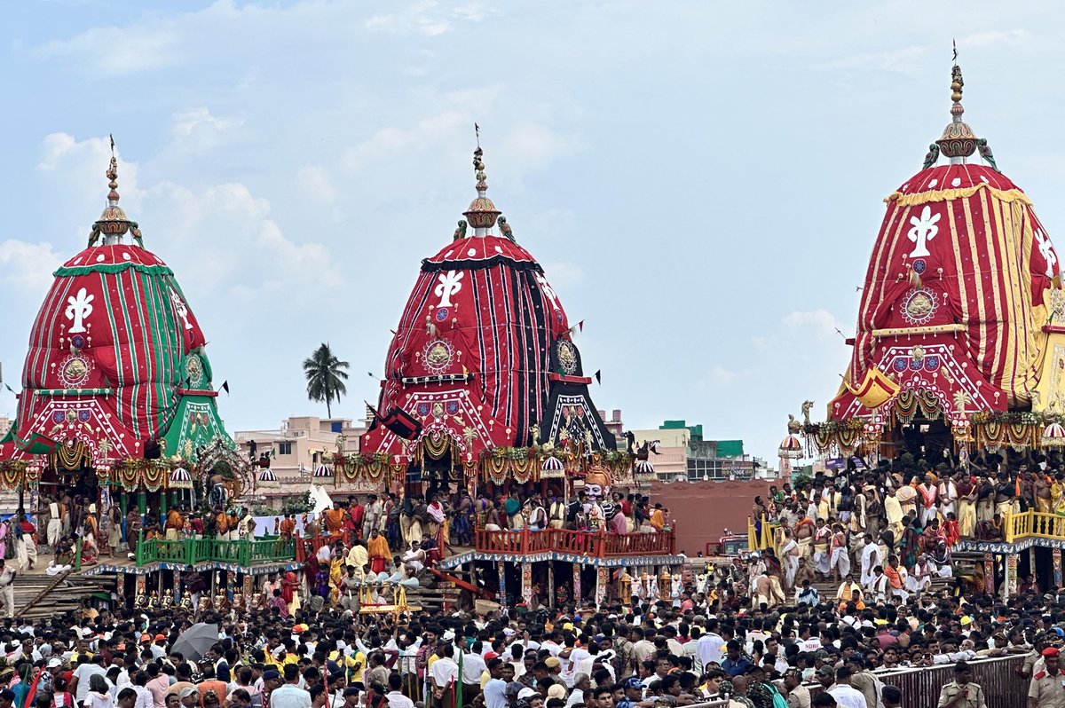 MamtaTripathi80's tweet image. उत्सव धर्मिता इस देश की आत्मा है। जय #जगन्नाथ महाप्रभु, आज प्रभु ने ये सौभाग्य दिया की हम भी इस पवित्र यात्रा का हिस्सा बना पाए 🙏🏻
#JagannathRathYatra #PuriDham