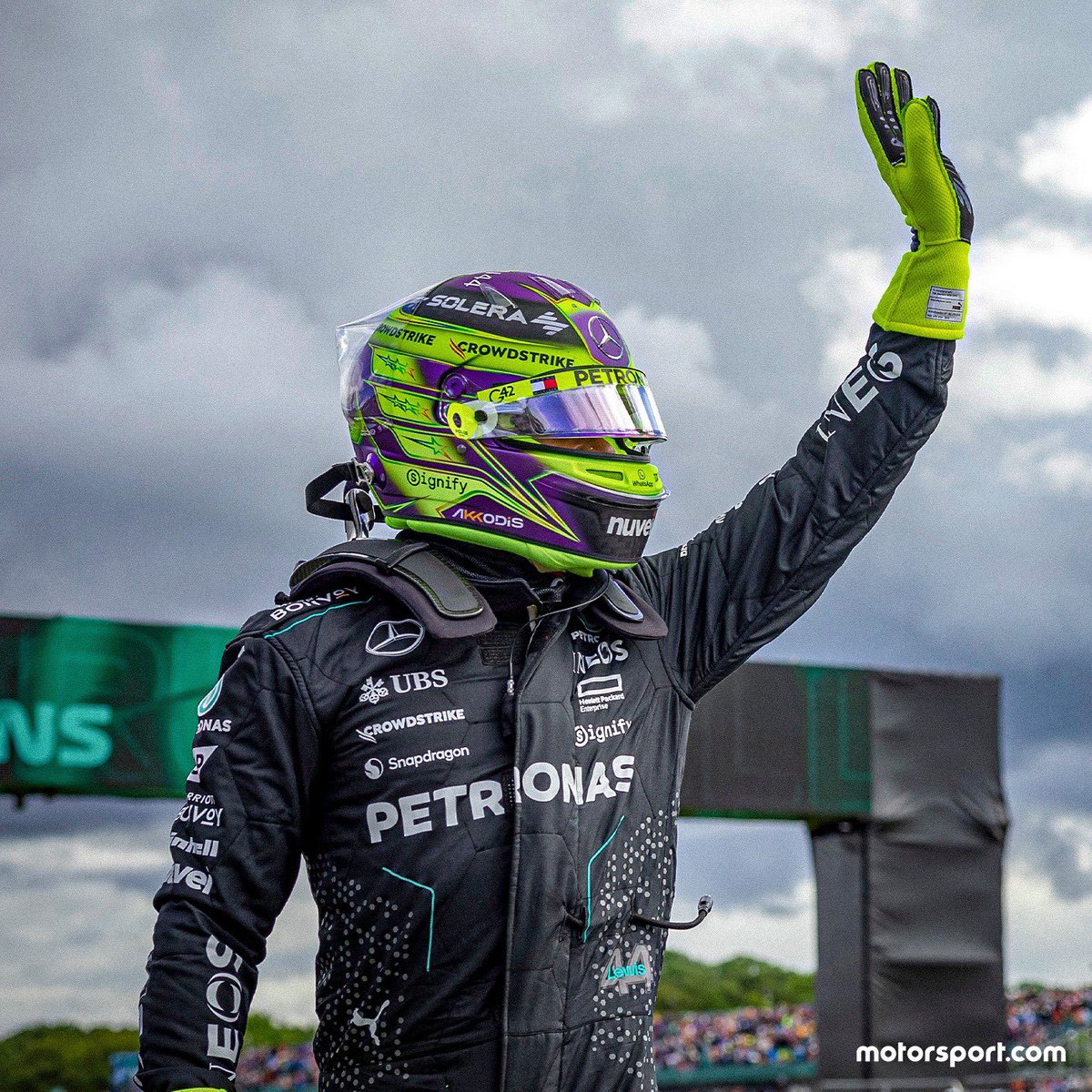 motorsportcomtr's tweet photo. 🔥 SILVERSTONE'IN KENDİSİ.

😎 SIR LEWIS HAMILTON. https://t.co/DcABgq25J3