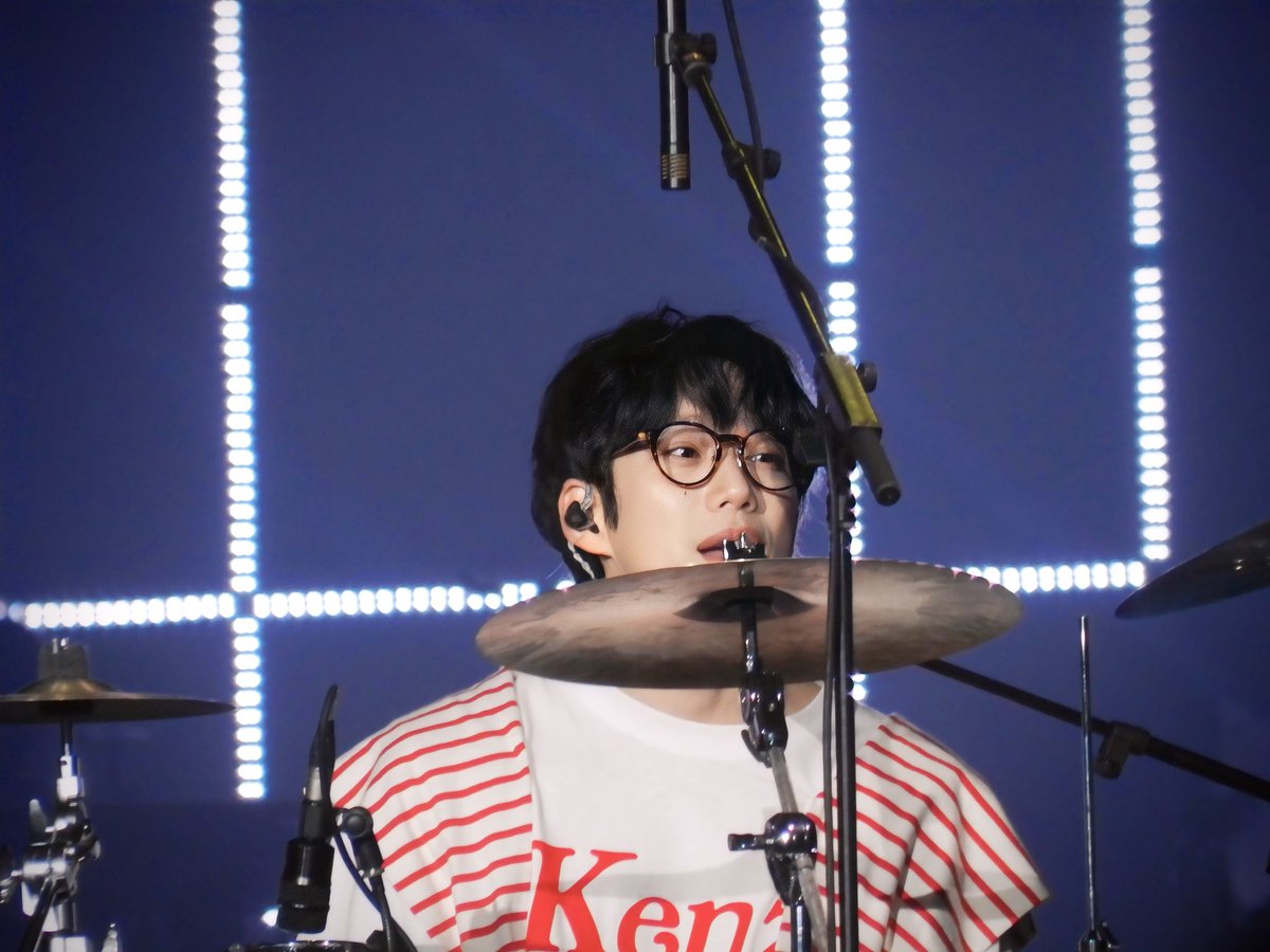 100sy10cm's tweet photo. 2024 10CM 1st Fan Concert : 10CM YOU

아기가 드럼을 쳐도 되나요??😭 https://t.co/FAaxtyQ9ac