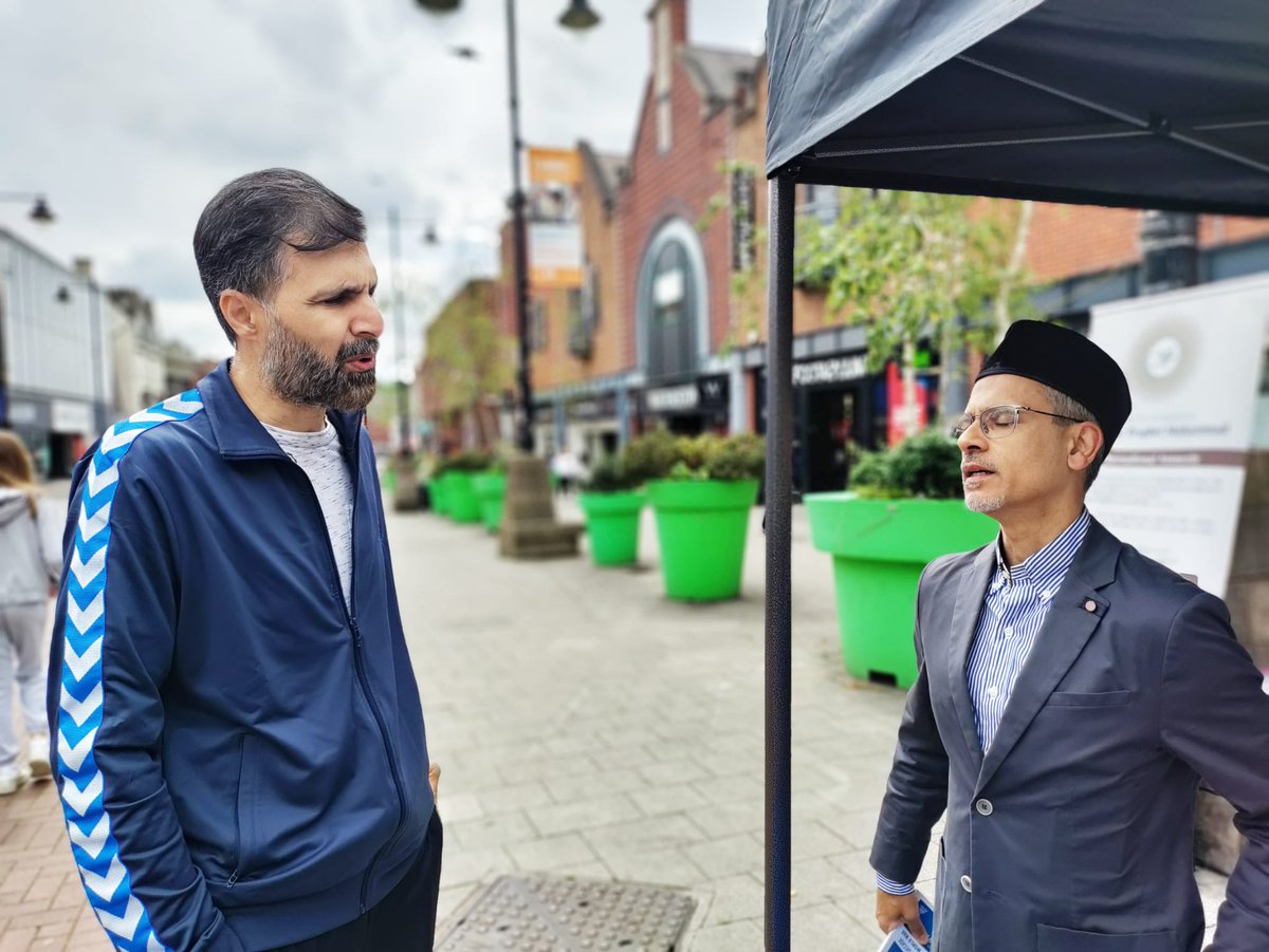 amea_wm's tweet photo. What a blessed day #today. #walsall has #Tabligh day today and have #distributed #leaflet #MessiahhasCome 
#Promissedmessiah
#Jesus #Messiah #WW3 #stopworldwar https://t.co/gHidYTOWC9