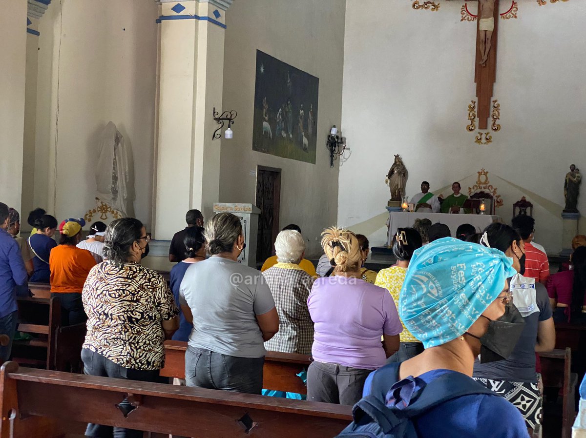 ariana_agreda's tweet photo. #SUCRE | SEXTO DÍA DE COBERTURA desde el Municipio Montes

A esta hora se desarrolla la primera Eucaristía después de la tragedia en la Iglesia San Baltazar en Cumanacoa. Mucha sensibilidad entre sus feligreses, agradecen estar vivos después del desbordamiento del Rio Manzanares https://t.co/1V04XvsjPj