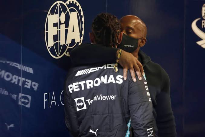 lhamiltonstuff's tweet photo. Abu Dhabi 21 | Silverstone 24 ❤️‍🩹 https://t.co/KLN2QFxcju