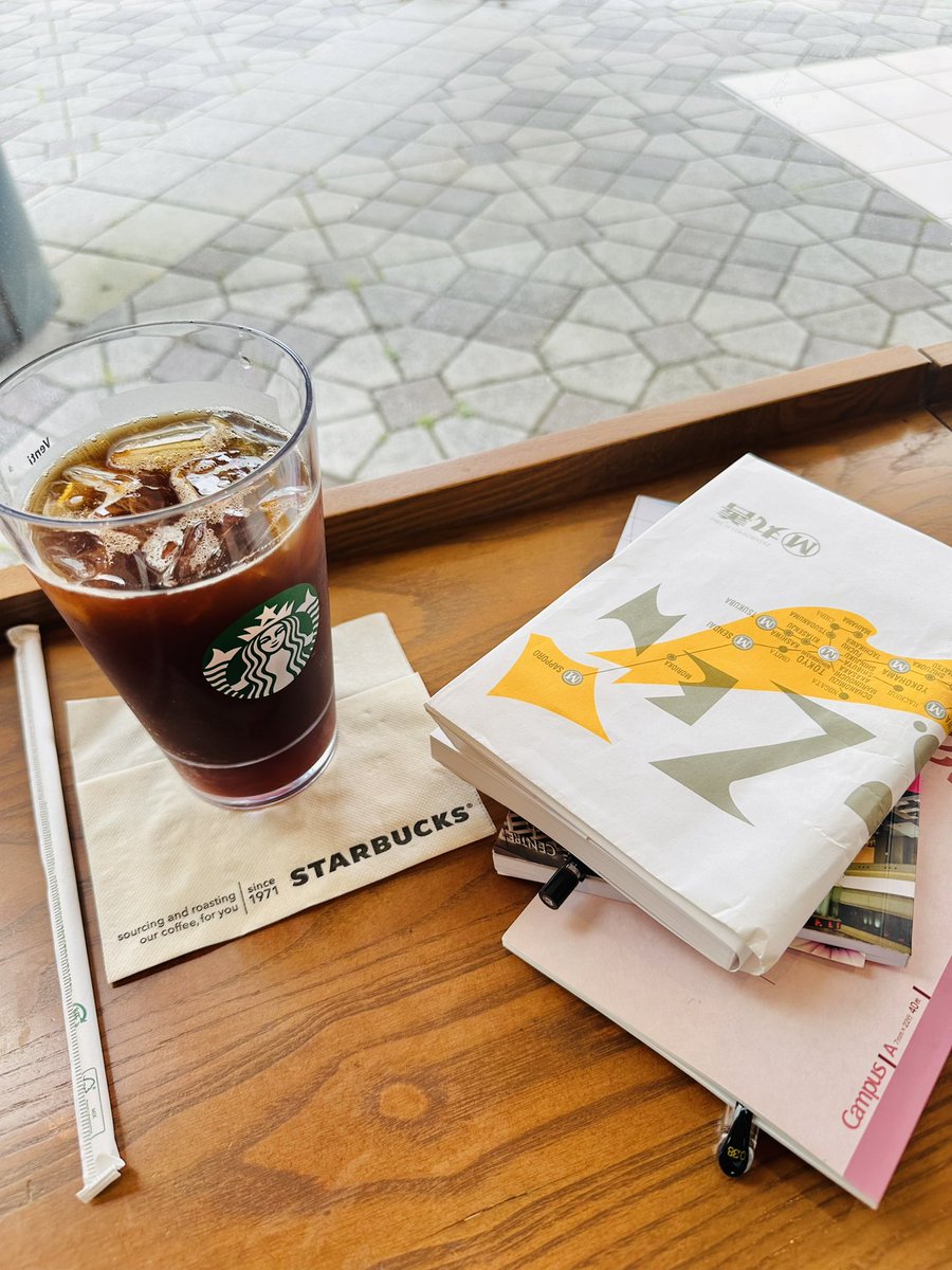 sengpan001's tweet photo. Americano + Lofi Girls + Books are the best duo of all. https://t.co/lQwcPz5eQh