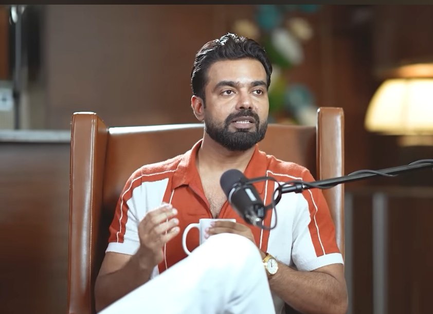 अभिषेक सिंह IAS भाई ने कुछ बाते नहीं बताई मै बता देता हु।

जब एक दलित बच्चा पैदा होता है तो उसको यह बताया जाता है।

1. वैसे तो बाबा साहिब के सविधान के अनुसार तुम किसी से कम नहीं हो सबके बराबर हो लेकिन जब बात आरक्षण की आयेगी -  तो तुम सबसे कमजोर हो लाचार हो !

2. स्कूल में