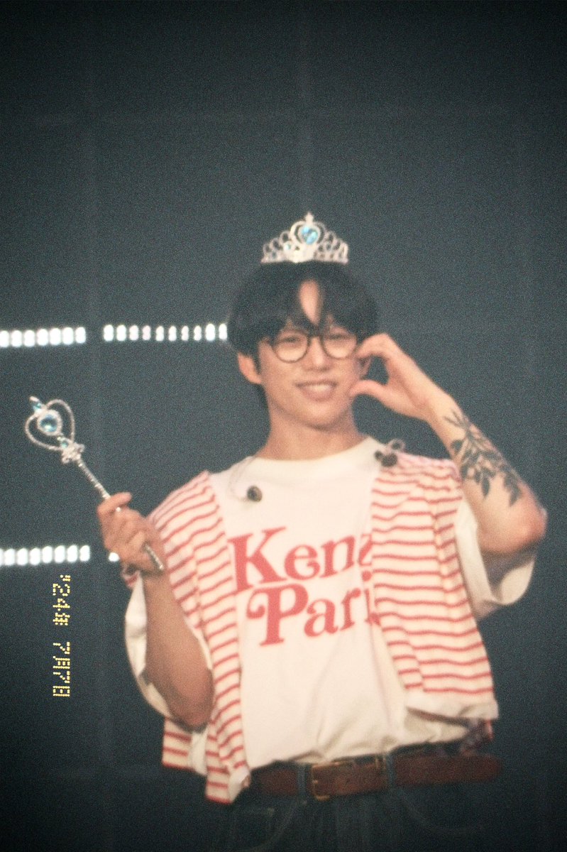 100sy10cm's tweet photo. 2024 10CM 1st Fan Concert : 10CM YOU

공주님 행차👑 https://t.co/1RNJt7NiFe