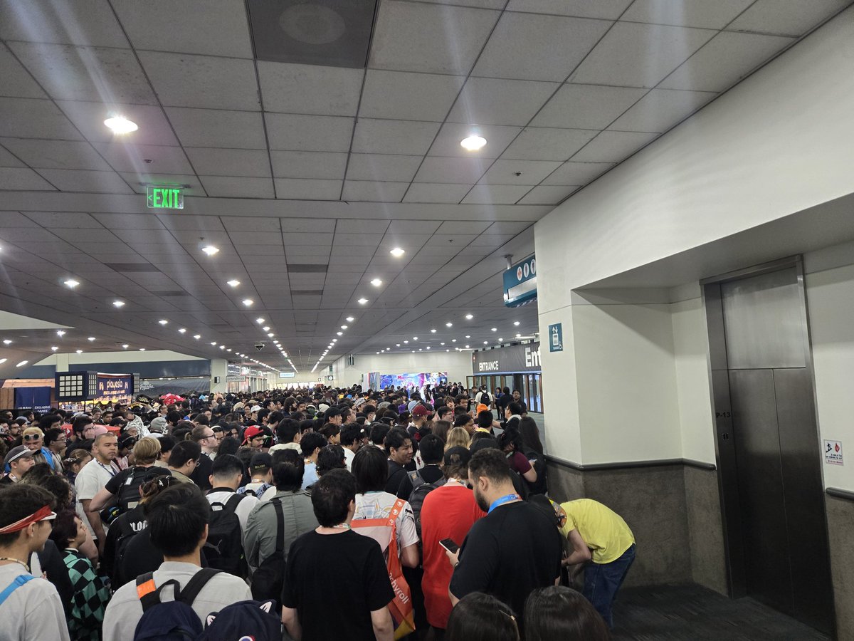 Rivem_S's tweet photo. Waiting for the final day. I can't believe I'm already flying home tonight! https://t.co/iDJcY15kvk