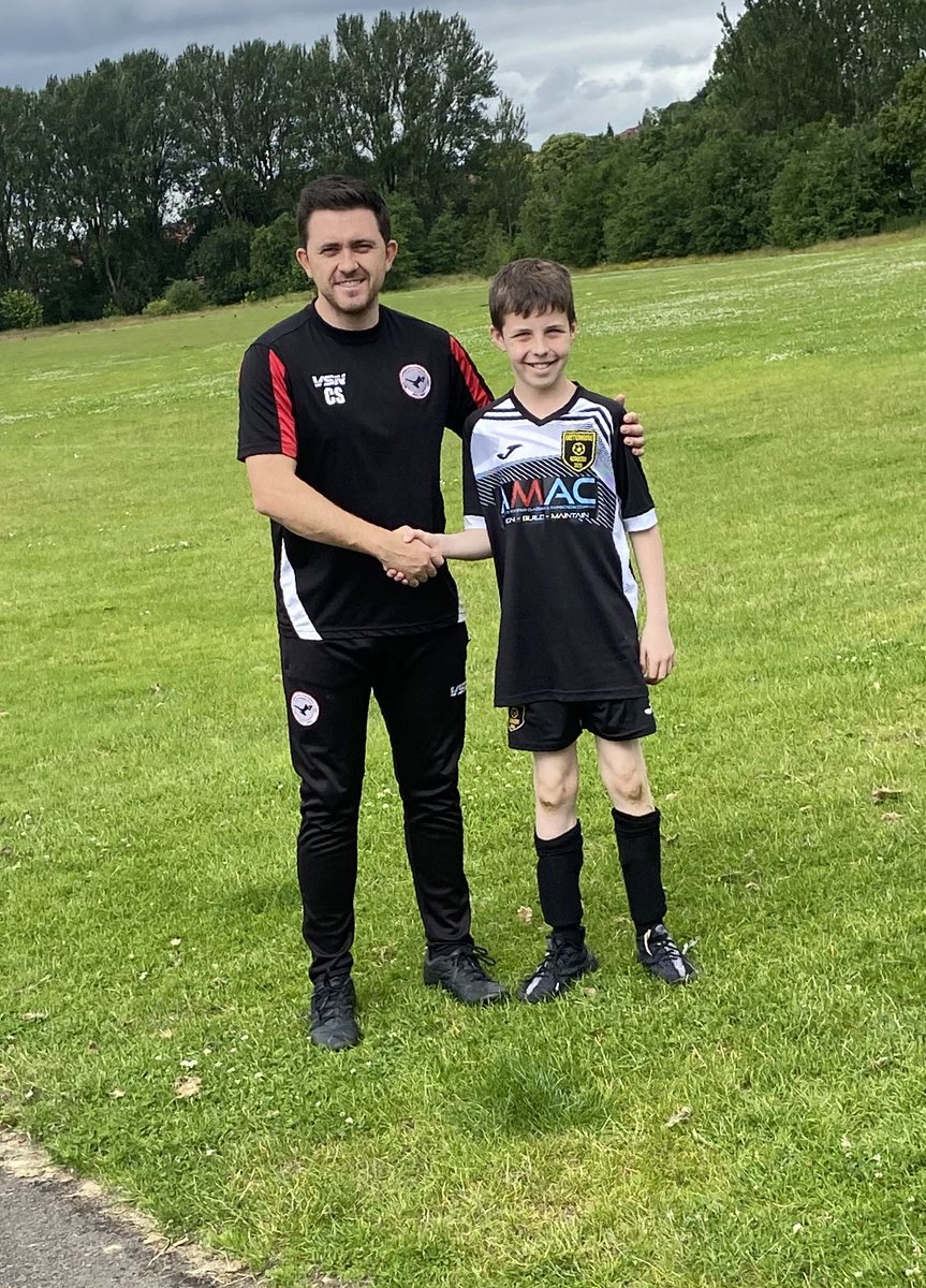 shot_stoppersgk's tweet photo. We are delighted to welcome Leighton Duguid to the Shot Stoppers academy after impressing the coaching team during his assessment period!
Leighton plays for Easterhouse 2013s and we are looking forward to working with him and seeing him develop 🧤⚽️
🔴⚫️🔴
#SSGA https://t.co/sWH3Vl9MA0